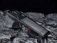 品是字面意义上的“实金白银”：行业初创复合